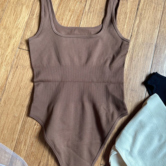 OQQ Women's 3 Piece Bodysuits Sexy
Ribbed Sleeveless Square Neck Tank Tops - Picture 5 of 10